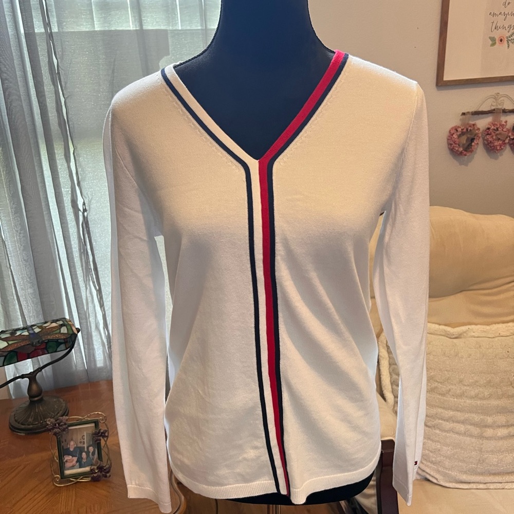 TOMMY HILFIGER CLASSIC V NECK SWEATER - Picture 3 of 5